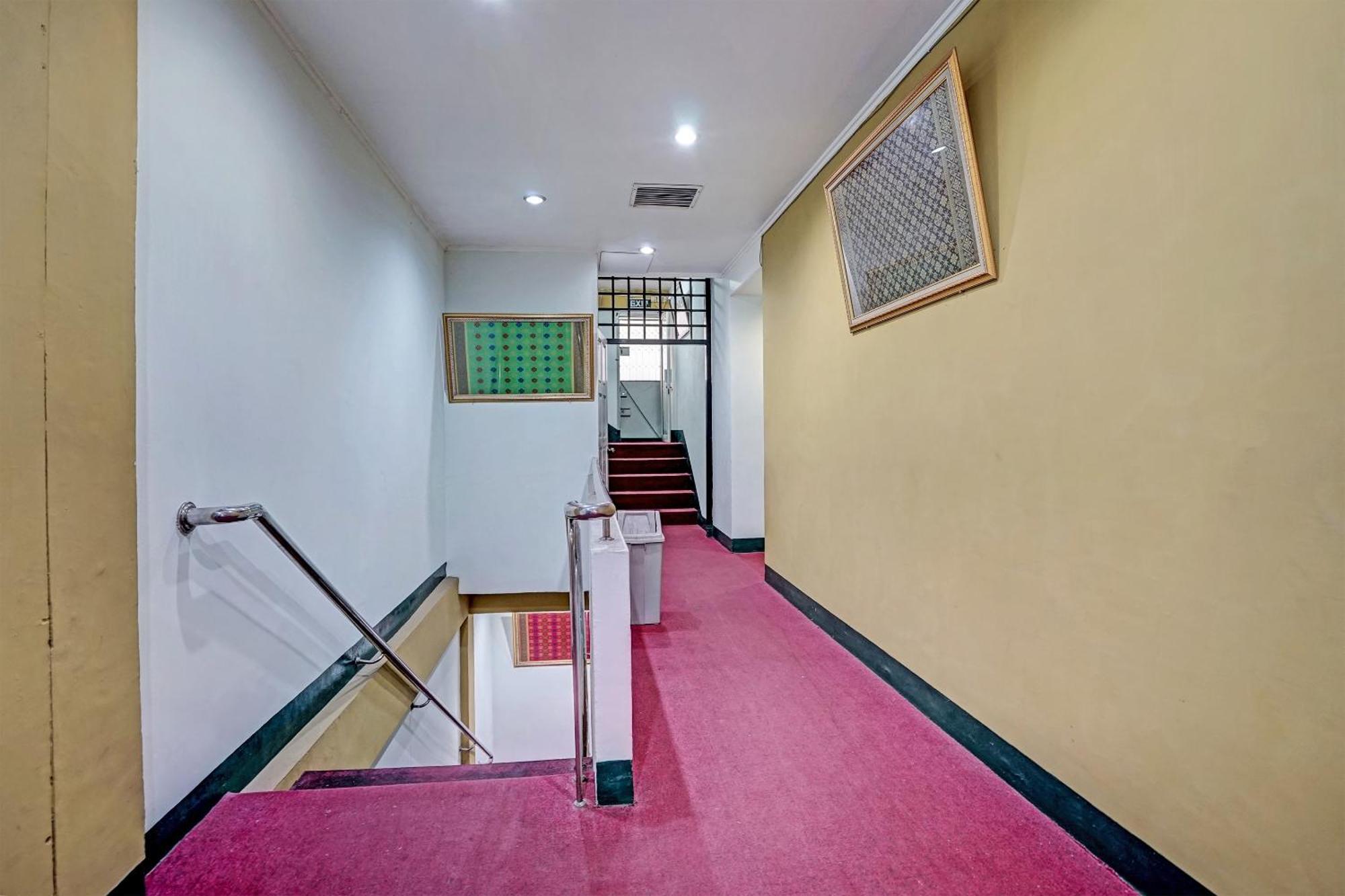 Super Oyo 91805 Hotel Wisma Bari Palembang Exterior photo